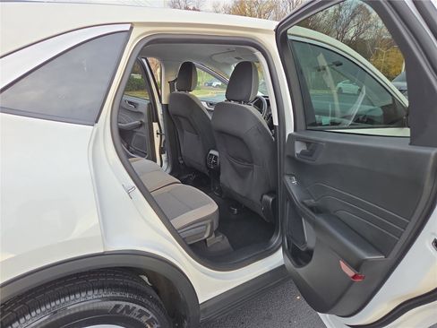 Used 2022 Ford Escape SE w/ Cold Weather Package image 30
