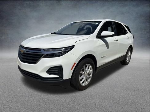 Used 2023 Chevrolet Equinox LS w/ LPO, Floor Liner Package FWD image 3