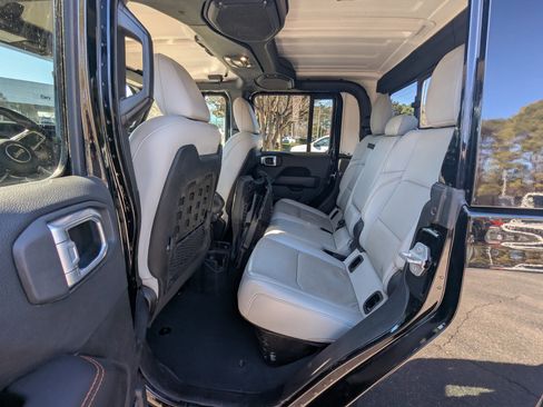 Used 2022 Jeep Gladiator Mojave w/ Cold Weather Group image 11