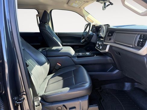Used 2022 Ford Expedition XLT image 15