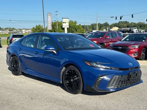 Used 2025 Toyota Camry SE FWD image 7