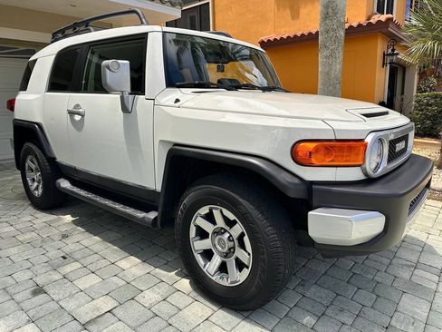Used 2014 Toyota FJ Cruiser 4WD w/ Upgrade Package image 33