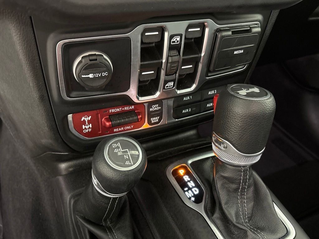 Used 2025 Jeep Wrangler Unlimited Rubicon w/ Convenience Group AWD/4WD image 37