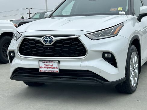 Used 2024 Toyota Highlander Limited AWD/4WD image 7