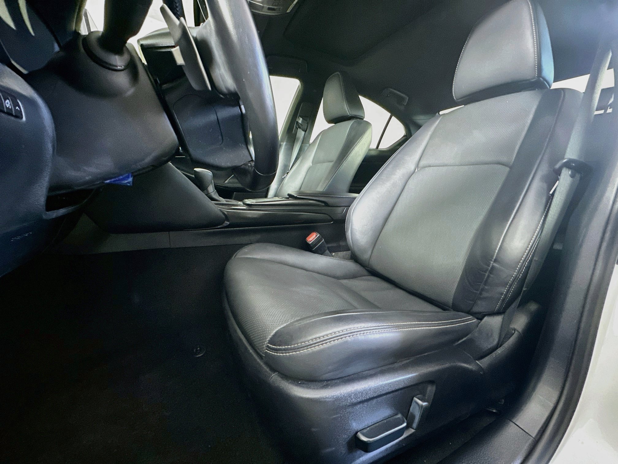 Used 2024 Lexus IS 300 w/ Comfort Package RWD image 13
