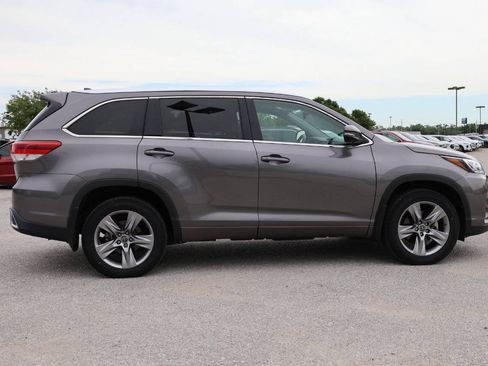 Used 2018 Toyota Highlander Limited AWD/4WD image 7