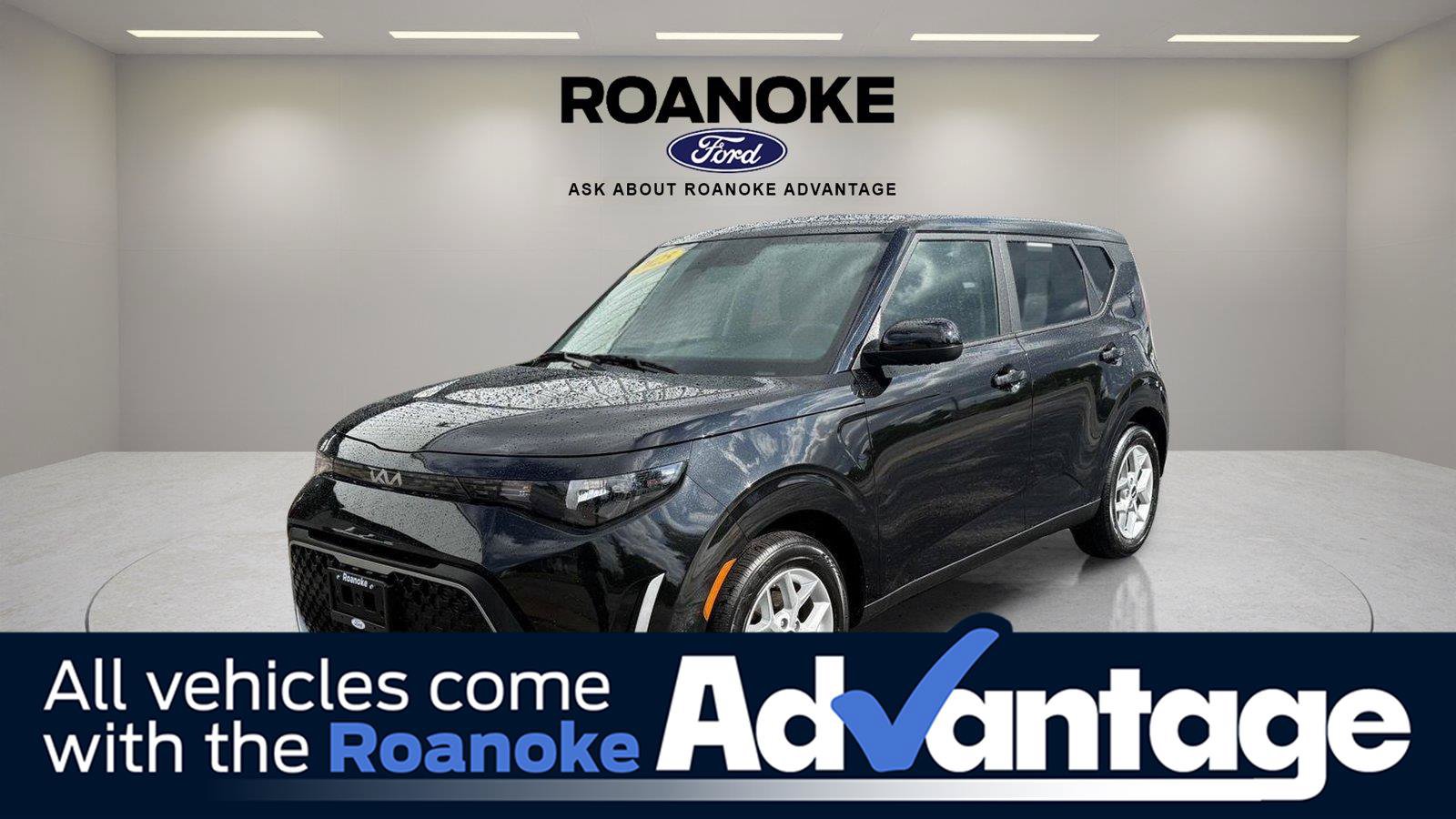 Used 2025 Kia Soul LX FWD image 1