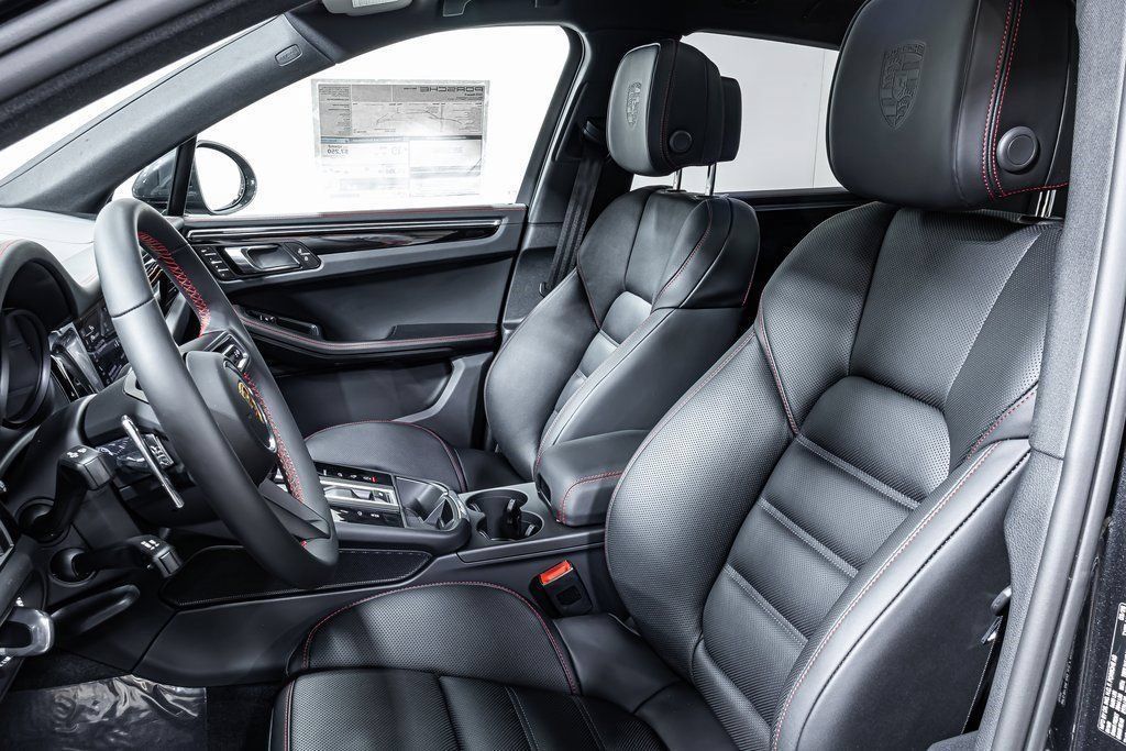 Certified 2025 Porsche Macan S AWD/4WD image 5