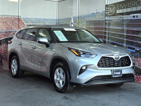 Used 2024 Toyota Highlander LE image 1