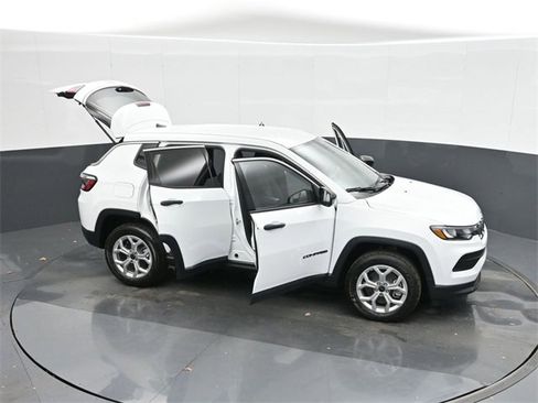 Used 2025 Jeep Compass Sport image 49