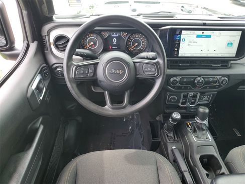 Used 2024 Jeep Gladiator Sport image 14