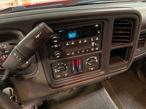 Used 2006 Chevrolet Silverado 2500 LT w/ Heavy-Duty Power Package AWD/4WD image 38