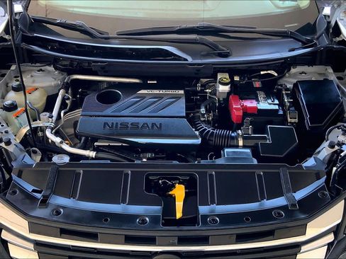 Used 2024 Nissan Rogue SV image 32