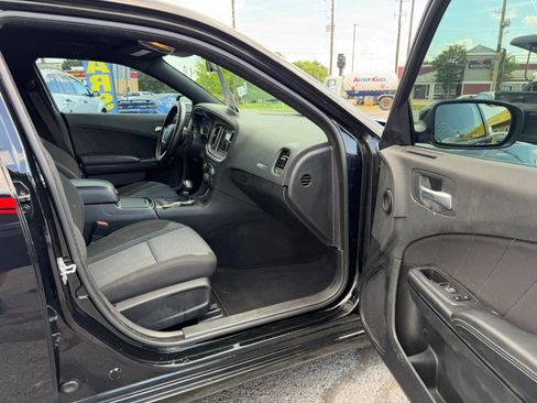 Used 2021 Dodge Charger SXT w/ Blacktop Package image 10