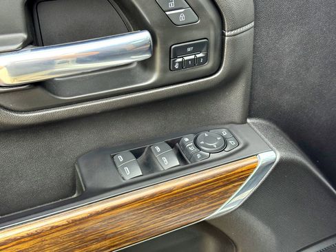 Used 2022 Chevrolet Silverado 2500 High Country w/ Z71 Off-Road Package image 16