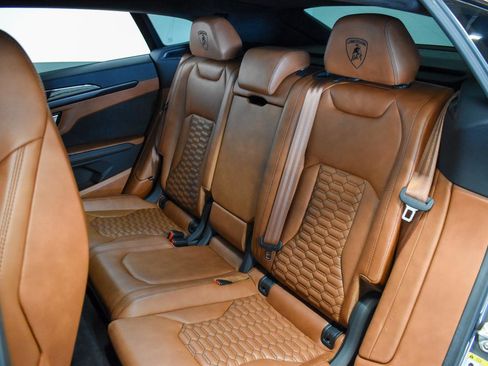 Used 2022 Lamborghini Urus image 39
