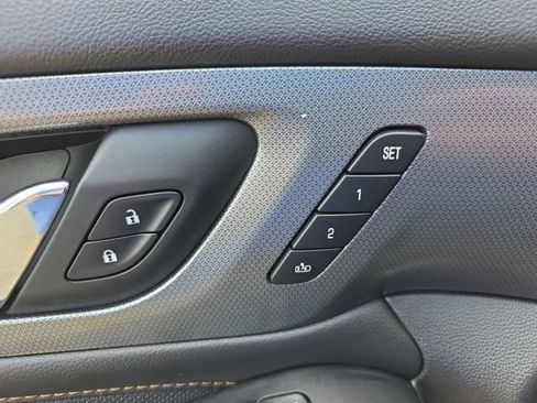 Used 2019 Chevrolet Traverse Premier FWD image 20