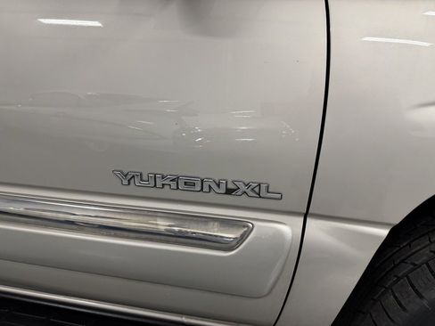 Used 2005 GMC Yukon XL SLE AWD/4WD image 4