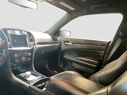 Used 2019 Chrysler 300 S AWD/4WD image 21
