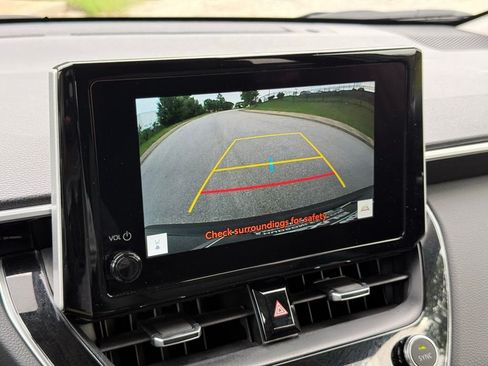 Used 2025 Toyota Corolla Cross XLE FWD image 36