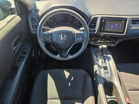 Used 2018 Honda HR-V EX image 2