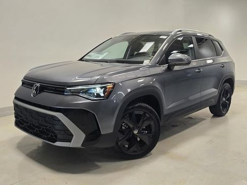 New 2026 Volkswagen Taos SE FWD image 36