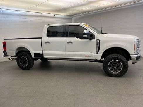 Used 2023 Ford F250 Lariat w/ Lariat Ultimate Package AWD/4WD image 7