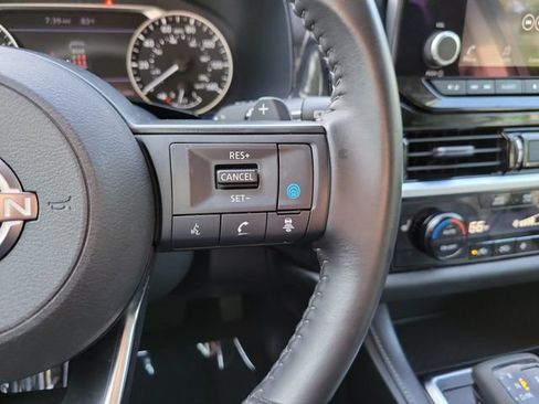 Used 2024 Nissan Pathfinder SV FWD image 16