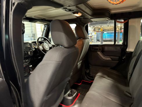 Used 2016 Jeep Wrangler Unlimited Sport AWD/4WD image 34