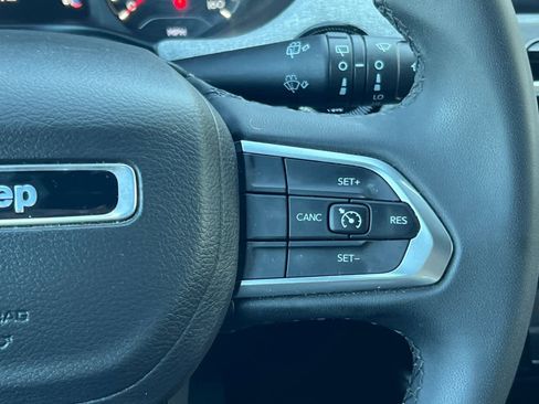 Used 2024 Jeep Compass Latitude image 27