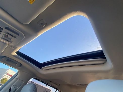 New 2026 Toyota Highlander XLE image 28