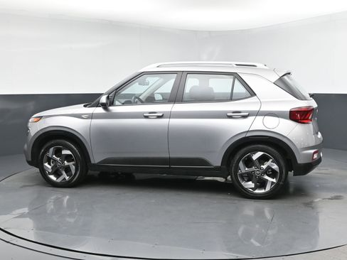 Used 2023 Hyundai Venue SEL image 4