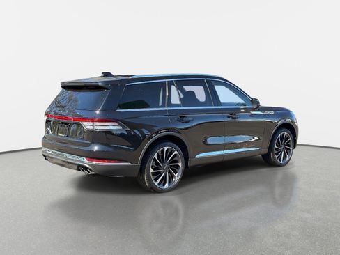 Used 2025 Lincoln Aviator Reserve w/ Equipment Group 201A AWD/4WD image 3