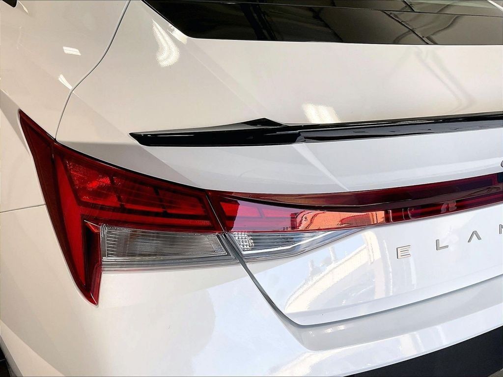Used 2025 Hyundai Elantra SEL FWD image 26