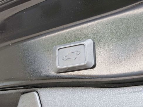 Certified 2022 Toyota RAV4 XLE w/ Convenience Package FWD image 7