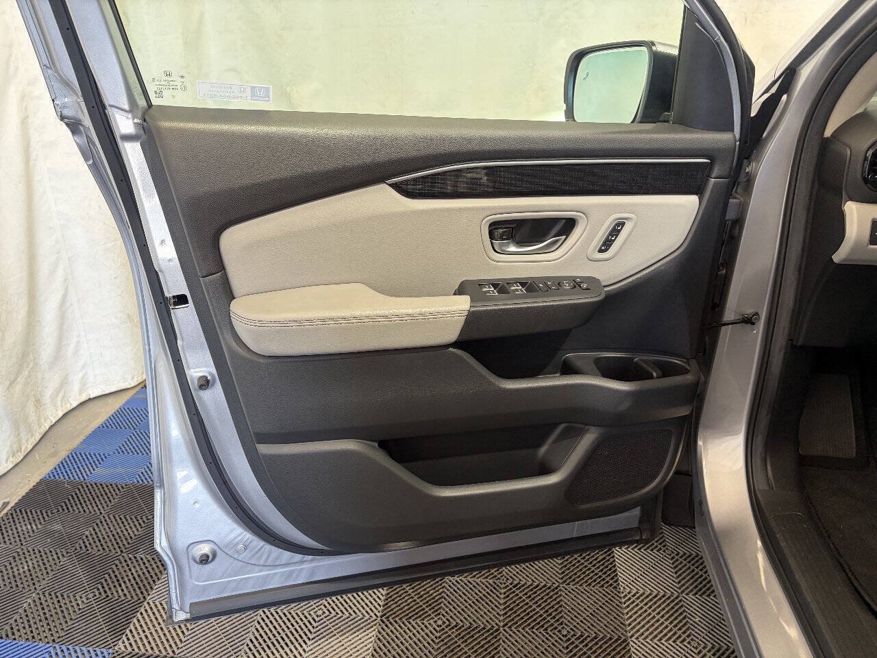 Used 2025 Honda Pilot Elite image 8