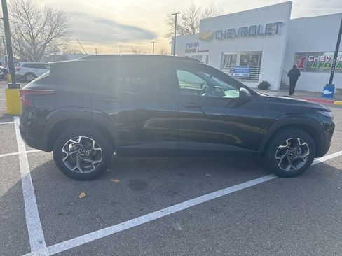 Certified 2025 Chevrolet Trax LT image 2