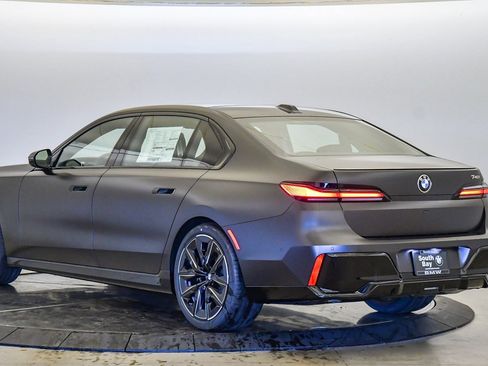 New 2026 BMW 740i w/ Premium Package image 2