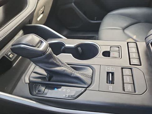 Used 2022 Toyota Highlander XLE AWD/4WD image 27