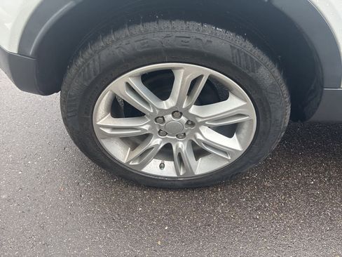 Used 2018 Land Rover Range Rover Evoque SE Premium image 13