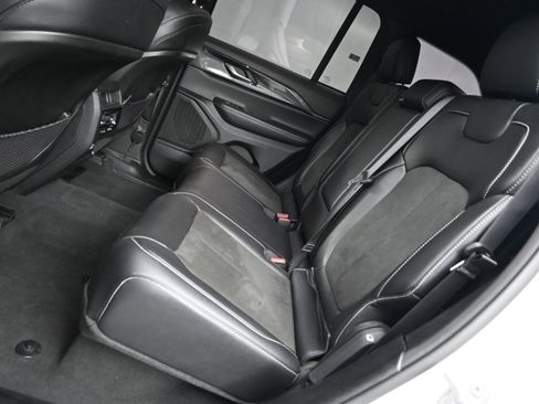 Used 2023 Jeep Grand Cherokee Altitude image 11