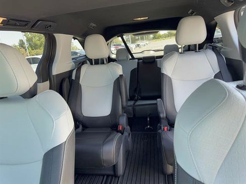 Used 2026 Toyota Sienna XSE AWD/4WD image 40