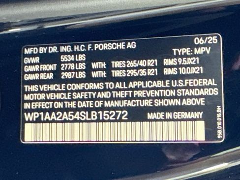 Used 2025 Porsche Macan AWD/4WD image 26