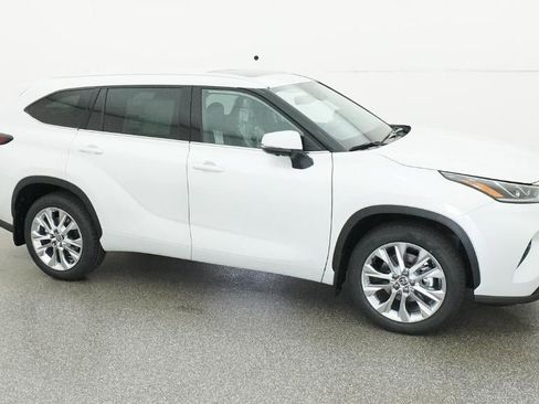 New 2026 Toyota Highlander Limited AWD/4WD image 12