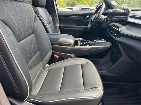 New 2026 Buick Enclave Avenir FWD image 14