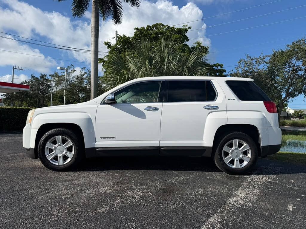 Used 2013 GMC Terrain SLE w/ LPO, Chrome Package FWD image 2