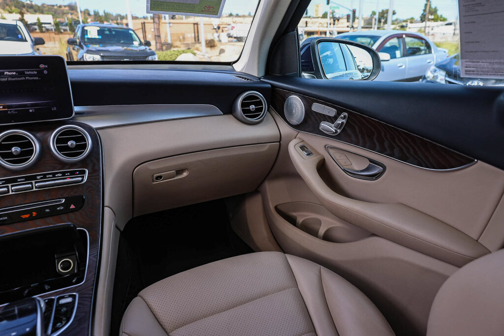Used 2018 Mercedes-Benz GLC 300 4MATIC image 6