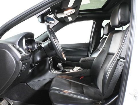 Used 2020 Jeep Grand Cherokee Altitude image 3