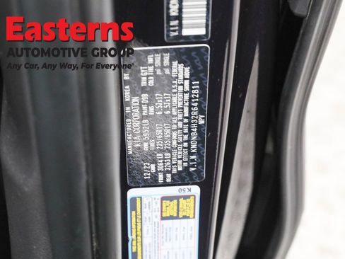 Used 2024 Kia Carnival LX FWD image 36