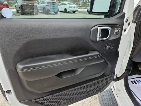 Used 2020 Jeep Wrangler Unlimited Sahara image 21